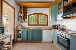 Coffee/tea maker, fridge, microwave, oven - Villa L'Escale des Golfs (Saint-Raphaël)