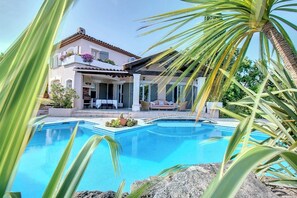 Outdoor pool - Villa L'Escale des Golfs (Saint-Raphaël)