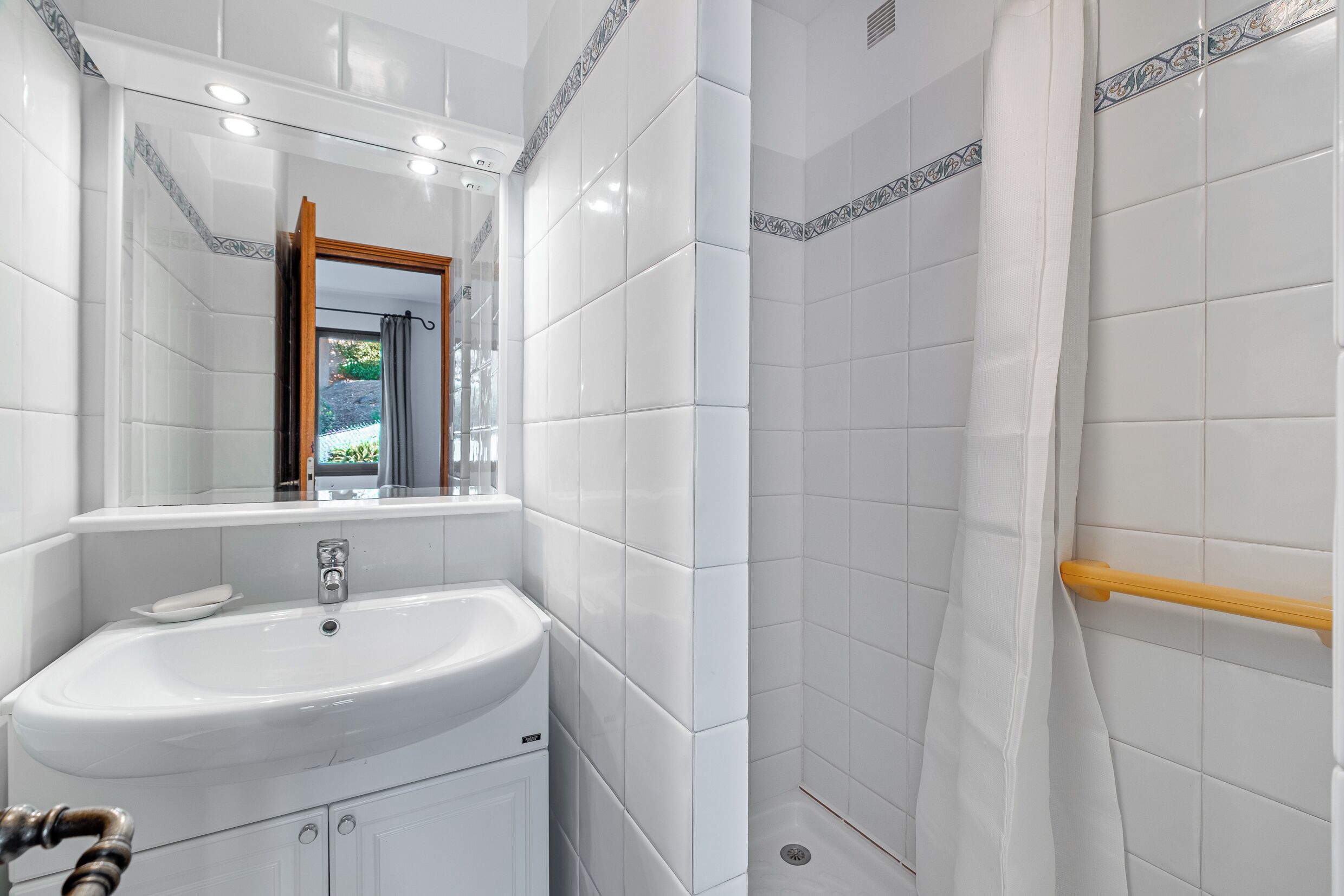 Hair dryer, towels, toilet paper