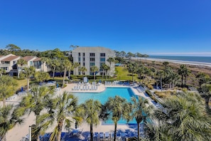 A heated pool - 512 Shorewood - Oceanfront Penthouse Retreat with Unbeatable Beach Views (Hilton Head Island)