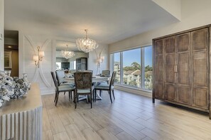 Dining - 512 Shorewood - Oceanfront Penthouse Retreat with Unbeatable Beach Views (Hilton Head Island)