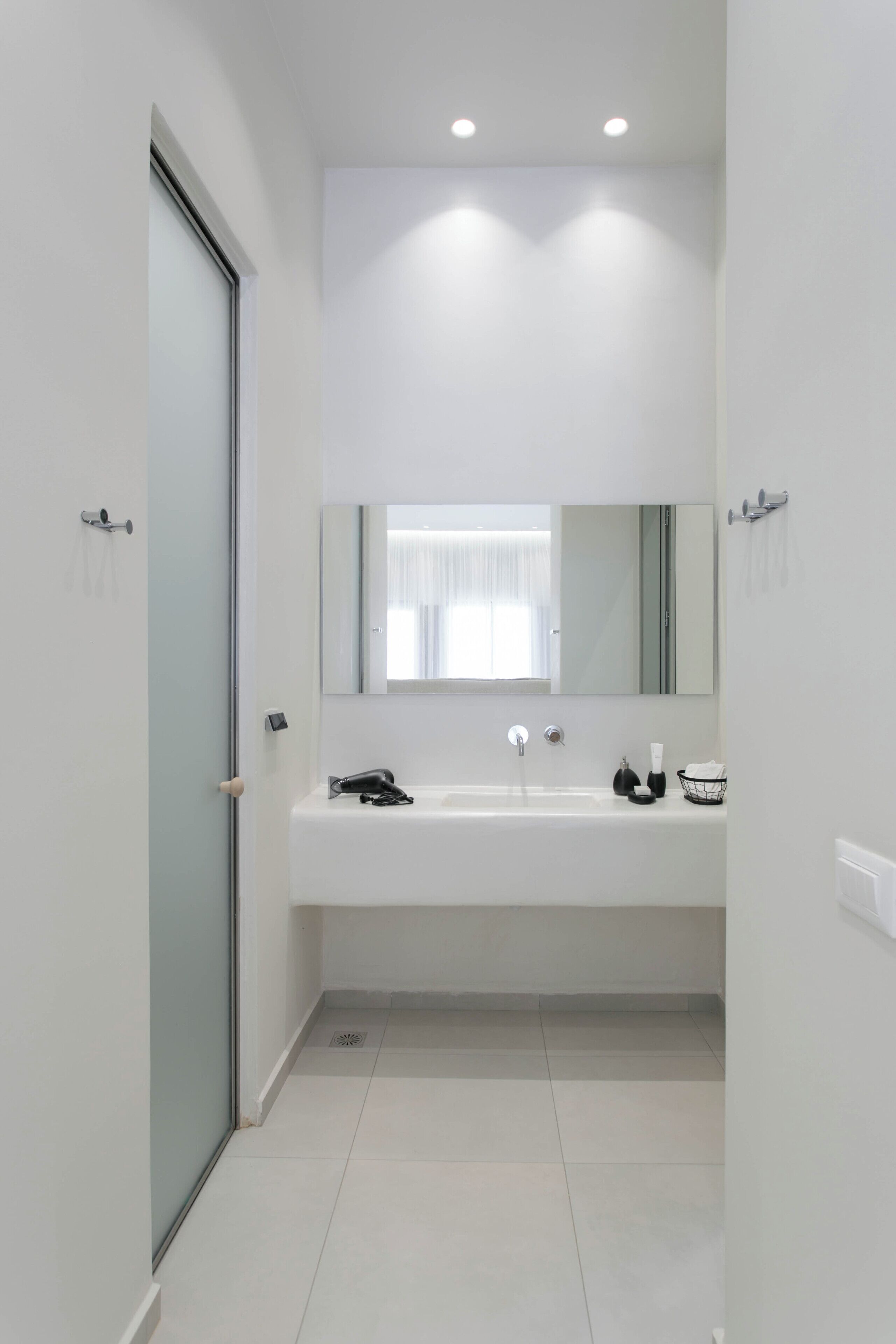 Douche, articles de toilette écologiques, sèche-cheveux