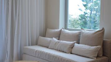 Smart-tv, dvd-spelare, böcker och printers