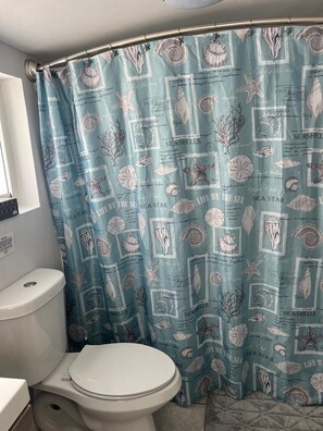 Shower, hair dryer, towels, soap - Escape to Sailors Paradise in Marathon FL (Marathon)