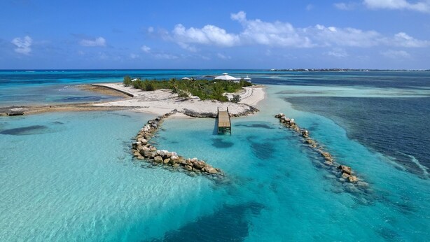 On the beach - Johnny’s Cay: A Private Island Escape Beyond Compare (Hope Town)