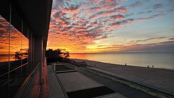 Strand | Aan het strand, wit zand, 2 strandbars