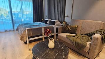 Deluxe Studio, 1 Bedroom, Non Smoking, City View