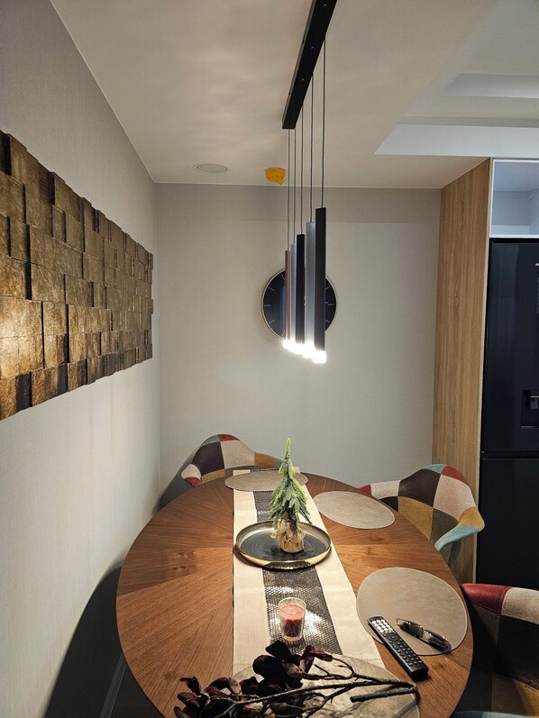 Suite monolocale Luxury, vista mare | Sala da pranzo