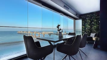 Luxury-Studiosuite, Meerblick | Terrasse/Patio