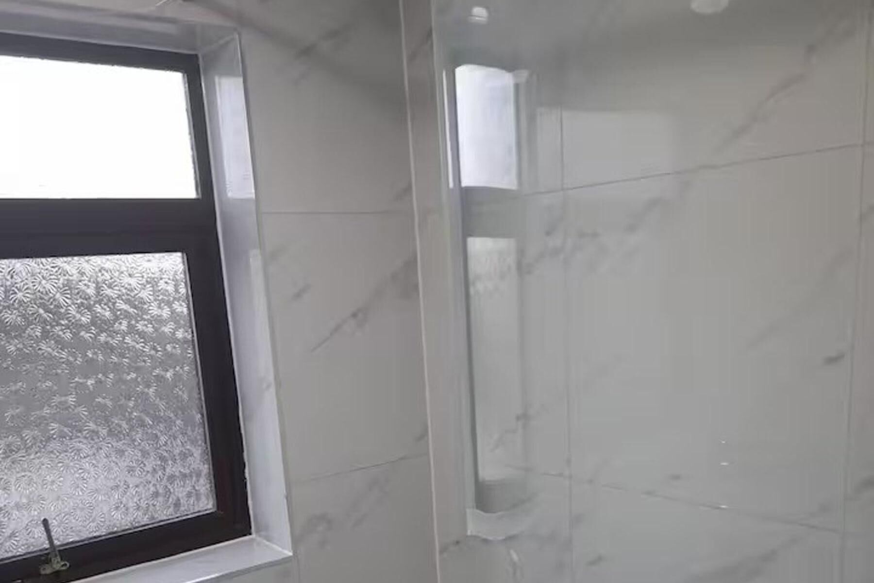 Combined shower/bathtub, deep-soaking bathtub, towels