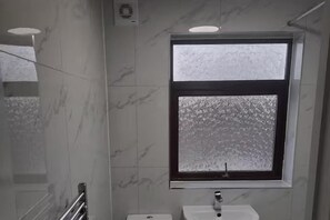 Vòi sen/bồn tắm kết hợp, bồn tắm ngâm, khăn tắm 