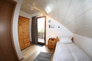WiFi, bed sheets - Holiday Home 'Da Vinci' with Sauna, Whirlpool (May 1–Oct 15), Wi-Fi & AC (Kirchheim)