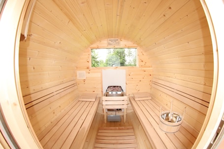 Sauna. Holiday Home 'Da Vinci' with Sauna, Whirlpool (May 1–Oct 15), Wi-Fi & AC