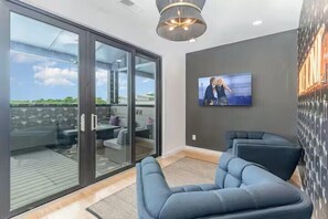 Interior - Harmony Heights Duo w/ Hot Tub & Skyline Views (Nashville)