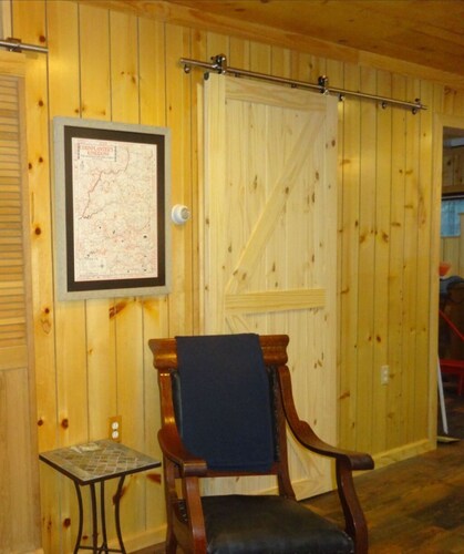 Tionesta HY Cabin A Rustic 3 Bedroom that sleeps 10