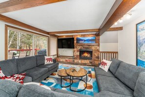 テレビ、卓球台