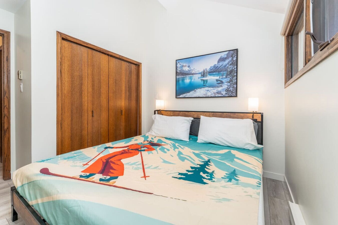 Iron/ironing board, travel crib, WiFi, bed sheets