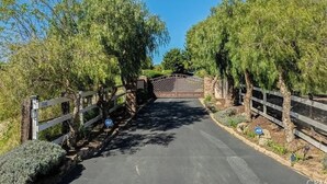 Unclassified image, 2 of 13, button - Sky Blue 2Bdrm Guest House | Country Escape | Minutes to Beaches & Wineries (Arroyo Grande)