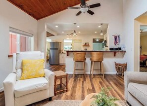 Smart TV - Sky Blue 2Bdrm Guest House | Country Escape | Minutes to Beaches & Wineries (Arroyo Grande)