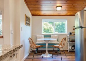 Dining - Sky Blue 2Bdrm Guest House | Country Escape | Minutes to Beaches & Wineries (Arroyo Grande)