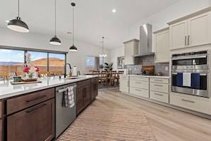 Fridge, microwave, oven, stovetop - Horizon Luxe Escape | 4BR Home w/ Soaking Tub (Mesquite)