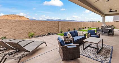 Horizon Luxe Escape | 4BR Home w/ Soaking Tub