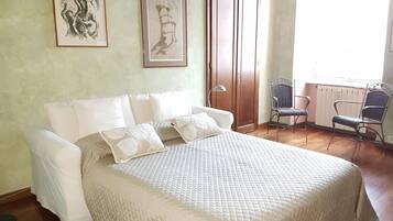 3 Schlafzimmer, Schreibtisch, Bügeleisen/Bügelbrett, Reisekinderbett