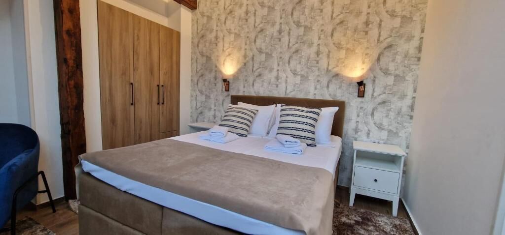 Deluxe Studio Suite, Non Smoking, Private Bathroom | In-room safe, desk, iron/ironing board, free WiFi