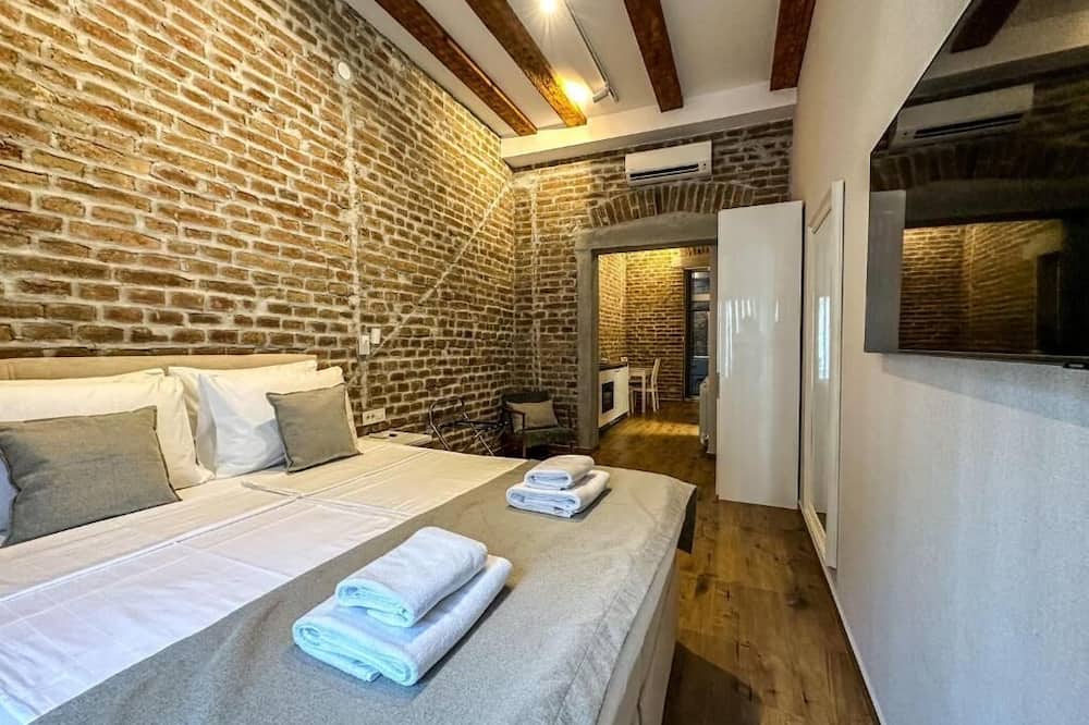 Old Town Apartments Rajiceva