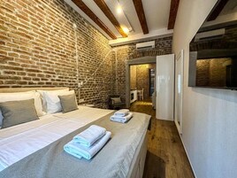 Caja de seguridad en la habitación y escritorio 