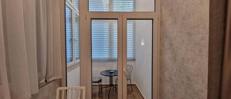 디럭스 스튜디오 스위트, 금연, 전용 욕실 | 테라스/파티오