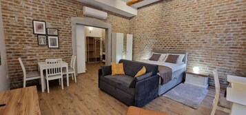 Caja de seguridad en la habitación y escritorio 