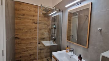 Suite Studio Deluxe, non-fumeur, salle de bains privée | Salle de bain