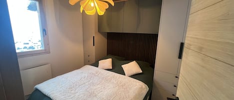 2 soverom, reiseseng for barn, wi-fi (inkludert) og sengetøy