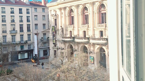 A view of a historic building with ornate architecture, including columns and statues, from a balcony. - Breathtaking view in the heart of Lyon (Lyon)