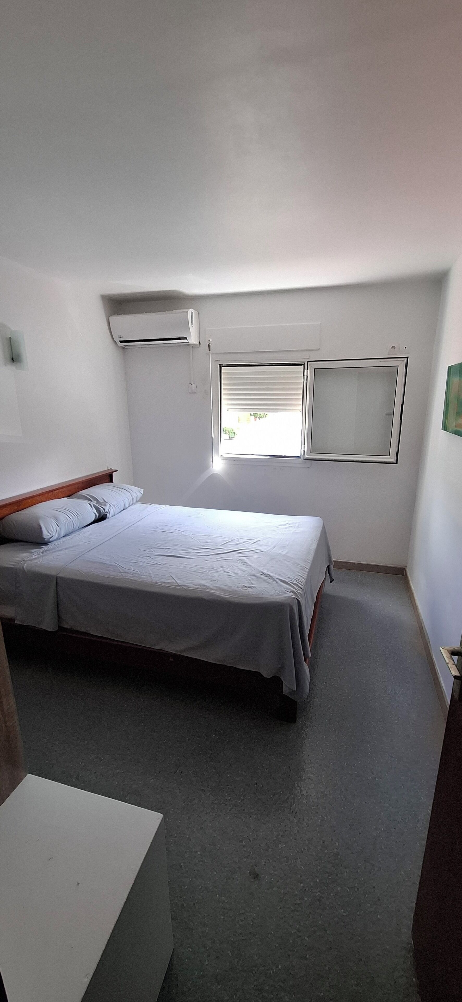 Fer et planche à repasser, accès Internet, draps fournis