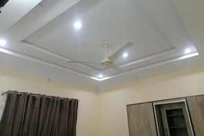 Interior - Navid’s Holiday Resort and Hotel, Murree – Comfortable Two-Bedroom Apartment (Ghora Gali)