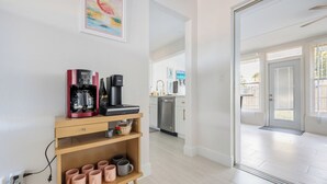 Unclassified image, 4 of 44, button - Charming 3-bedroom house with AC in Sunny Venice... High End Pool/Fenced in yard (Venice)