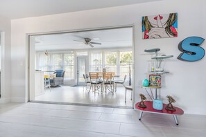 Interior - Charming 3-bedroom house with AC in Sunny Venice... High End Pool/Fenced in yard (Venice)