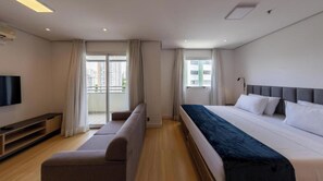 Standard-Apartment | Laptopgeeigneter Arbeitsplatz, kostenloses WLAN, Bettwäsche