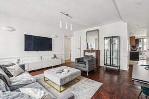 City Apartment, 3 Bedrooms, Non Smoking, Courtyard View | Living area | 40-inch Smart TV with satellite channels - Stylish 3BR Near Tuileries Gardens (Paris)