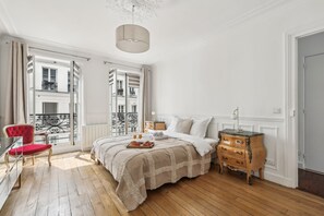City Apartment, 3 Bedrooms, Non Smoking, Courtyard View | Iron/ironing board, cots/infant beds, free WiFi, bed sheets - Stylish 3BR Near Tuileries Gardens (Paris)