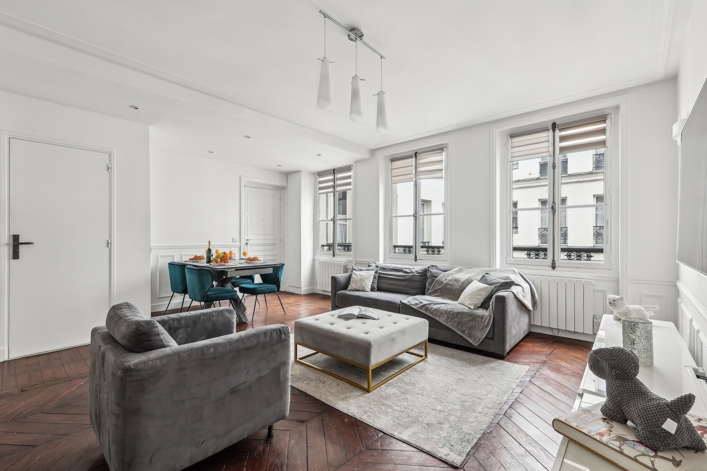 城市公寓, 3 间卧室, 无烟房, 庭院景观 | 起居区 | 40-英寸智能电视（配备卫星频道）