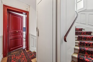 Interior - Stylish 3BR Near Tuileries Gardens (Paris)