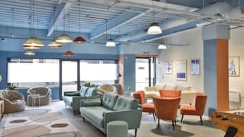 Área de estar no saguão