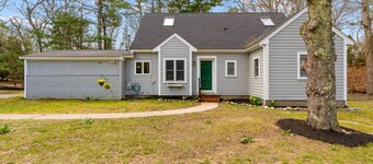 Falmouth Family Home: Beach, Fire Pit & Games!