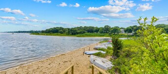 Falmouth Family Home: Beach, Fire Pit & Games!