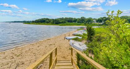 Falmouth Family Home: Beach, Fire Pit & Games!