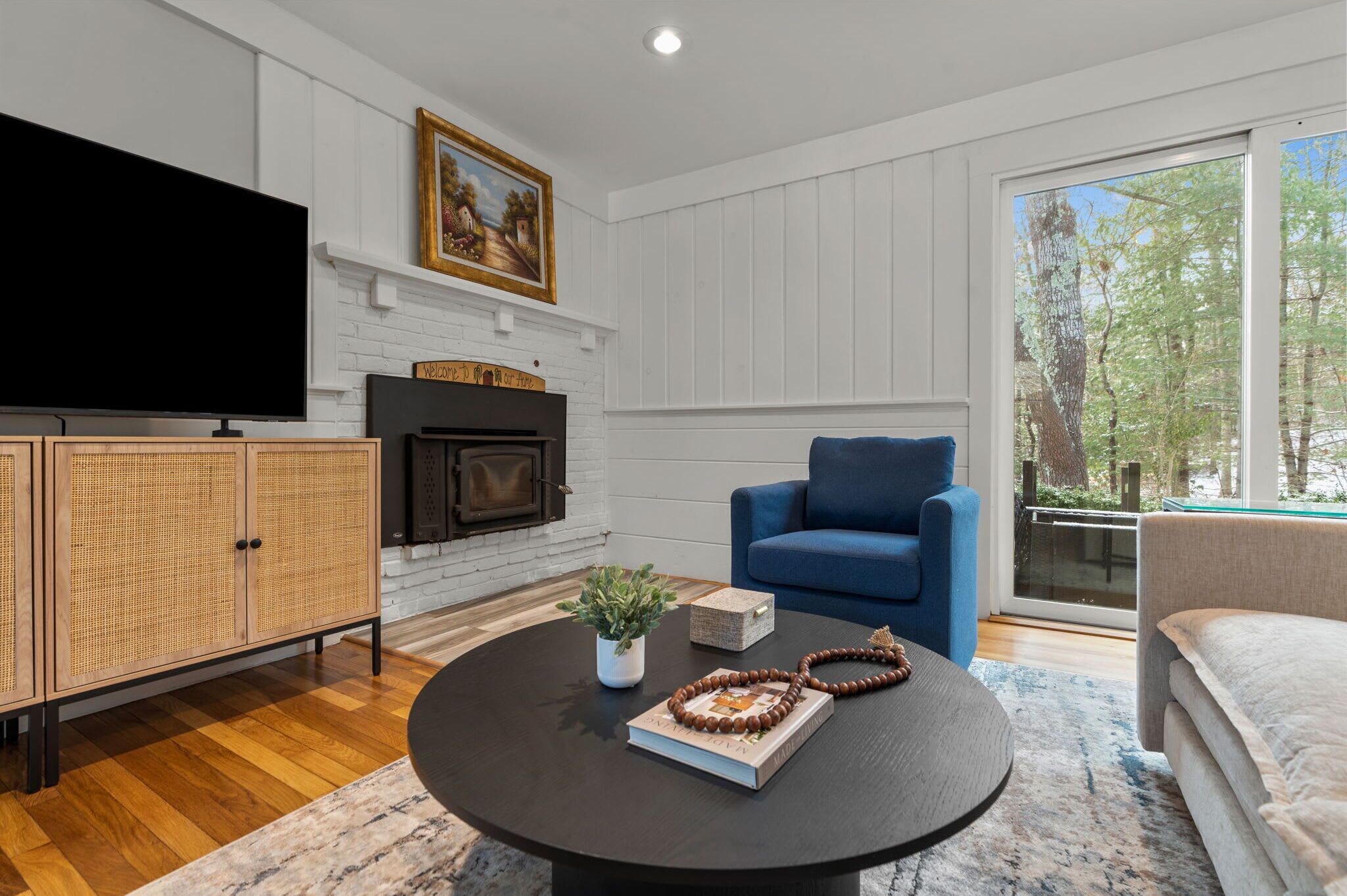 TV, fireplace, offices