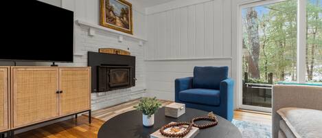 Fernseher, Kamin, Arbeitsbereiche